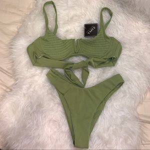 ZAFUL Ribbed Underwire Smocked Balconette Bikini